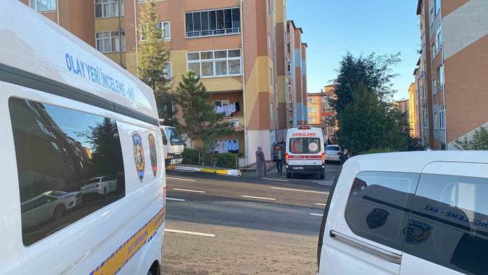 Karısını Öldürdü, Oğlunu Yaraladı