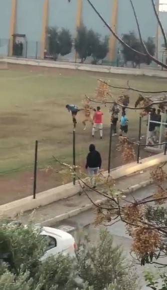 Amatör Maçta Futbolcudan Hakemlere Saldırı