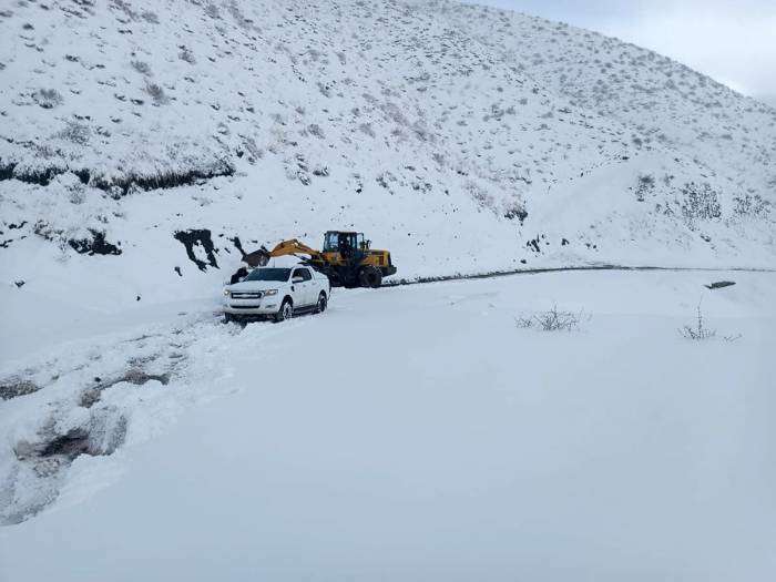 Siirt’te Araç Sürücüleri Kar Nedeniyle Yolda Mahsur Kaldı