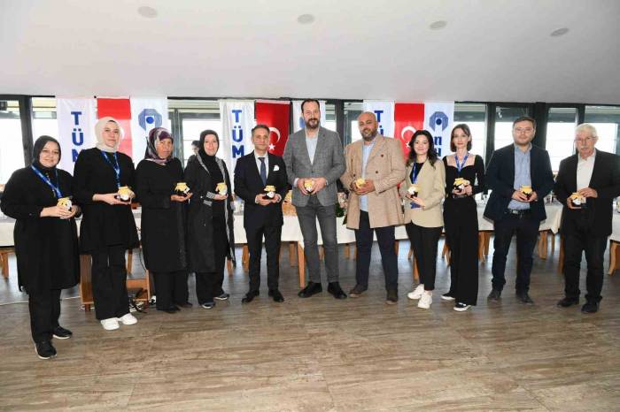 "kraliçe Arılar Projesi"nde İlk Hasat