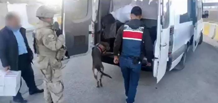 Van’da 9 Kişi Tutuklandı