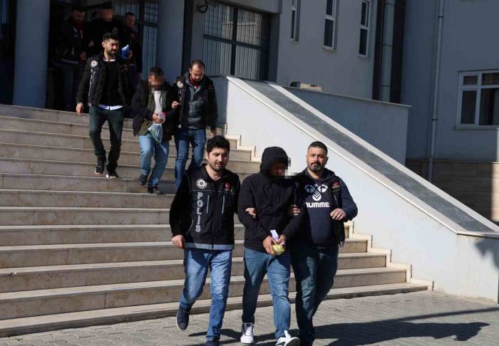 Uyuşturucu Tacirleri Adliyeye Sevk Edildi