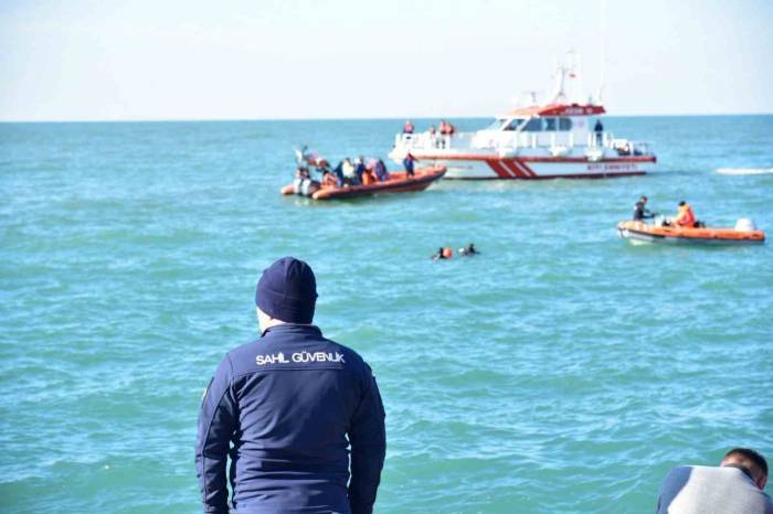 Kayıp Gemi Mürettebatının Arama Çalışmaları Sürüyor