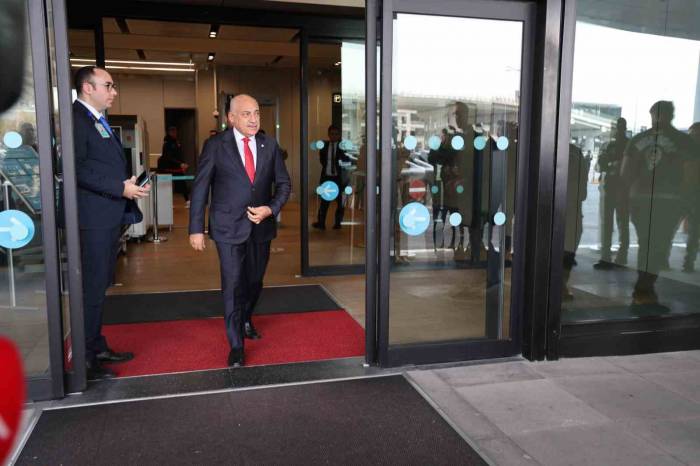 A Milli Futbol Takımı Yurda Döndü