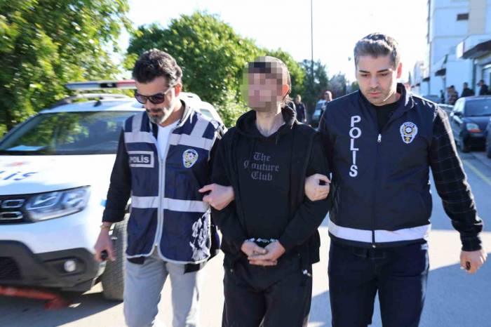 Türk Bayrağını Çaldığı Öne Sürülen Kişi Serbest Kaldı