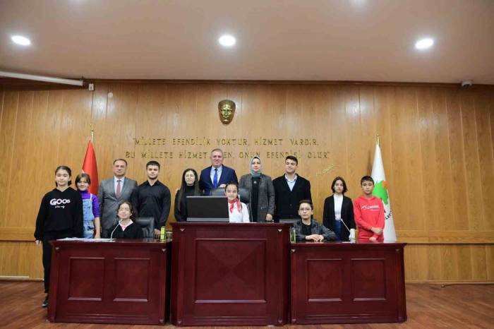 Mamak Belediyesi Meclis Salonu’nda Çocuklar Bir Araya Geldi