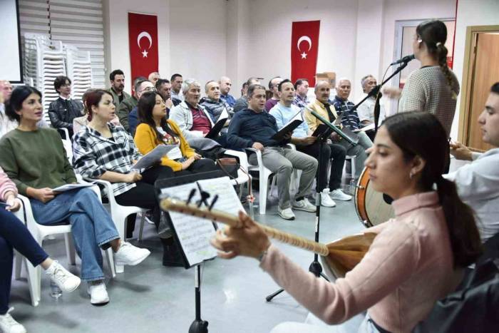 Bozüyük Belediyesi Türk Halk Müziği Korosu’ndan ’su Gibi Aziz’ Konseri