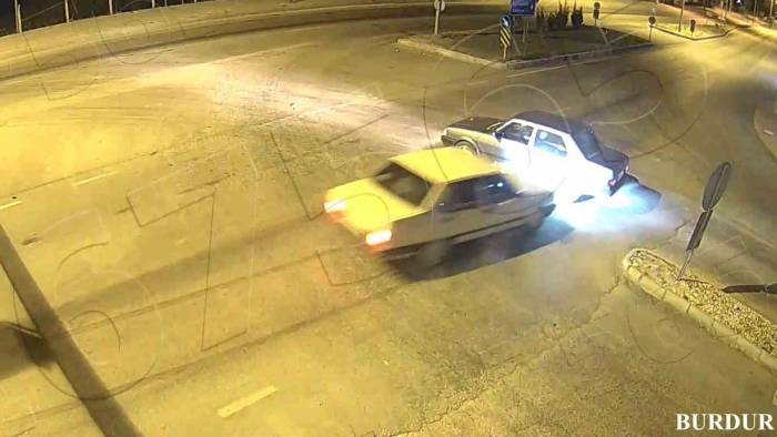 Burdur’da Dikkatsizlik Sonucu Gerçekleşen Kazalar Kgys Kameralarına Yansıdı