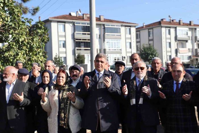 Depremde Hasar Gören Cami