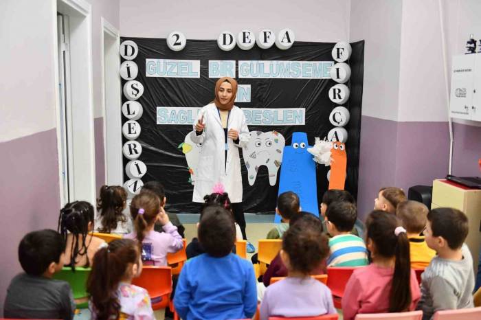 Esenyurt Belediyesi Kreşlerdeki Miniklere Diş Sağlığı Eğitimi Verdi