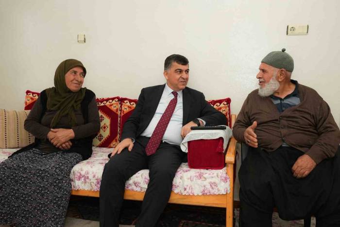 Yaşlıların Yüzü Vefa Ziyaretleri İle Gülüyor