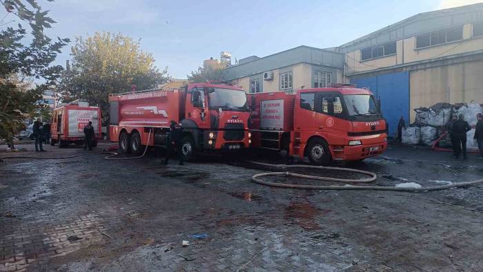 Gaziantep’te Geri Dönüşüm Fabrikasında Yangın