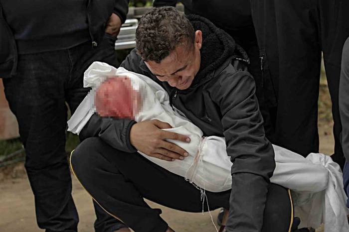 İsrail Gece Boyu Gazze Şeridi’ni Vurdu: 52 Ölü