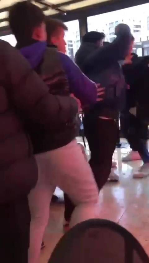 Kadıköy’de İsrail’i Protesto Eden Grup İle Müşteriler, Kahve Dükkanında Birbirine Girdi