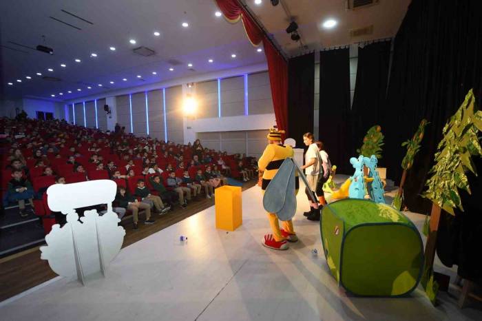 Geri Dönüşüm Öğrencilere Tiyatroyla Anlatıldı