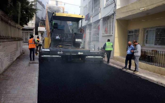 Akdeniz’de Asfalt Çalışmaları Sürüyor