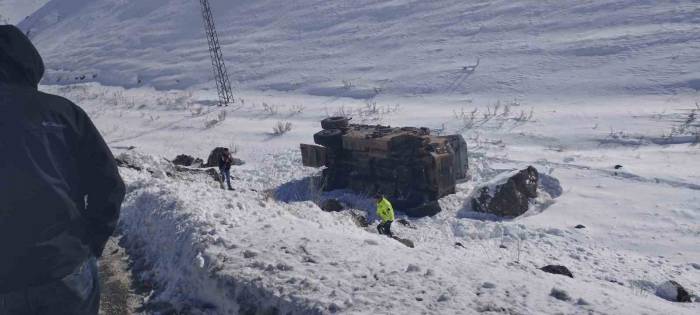 Başkale’de Askeri Araç Devrildi: 6 Yaralı