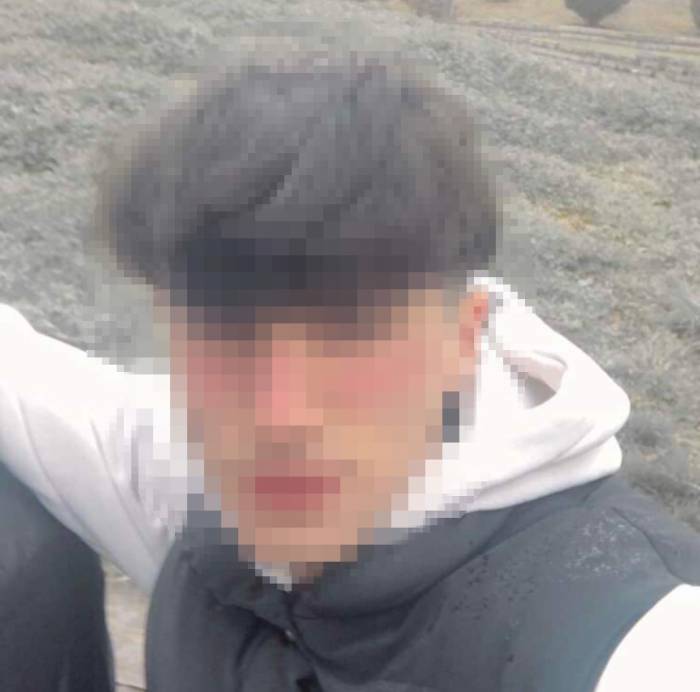 Sultangazi’de Liseli Genç Kavga Eden Arkadaşlarını Uyarınca Ölesiye Dövüldü