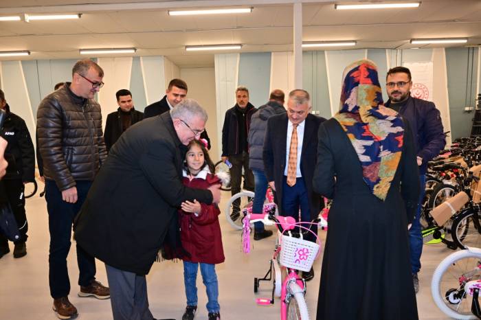 Akra Gran Fondo Gelirleri Depremzede Çocuklara Dağıtıldı