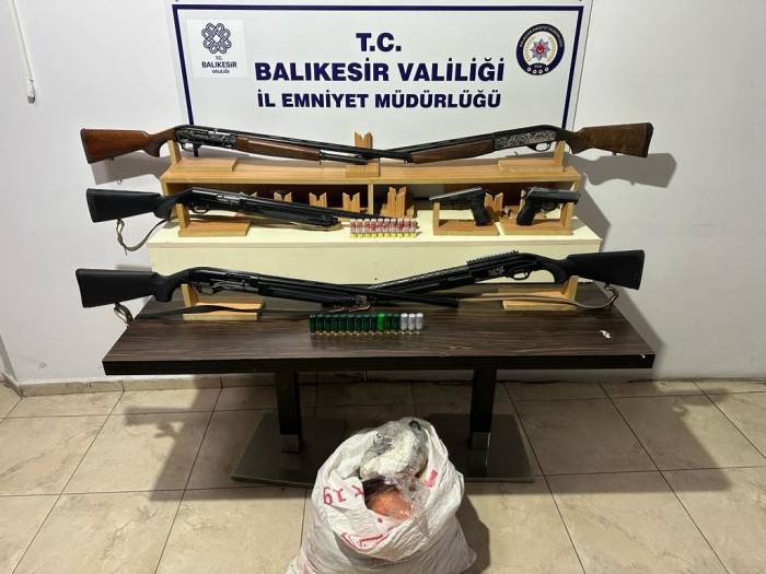 Edremit’te Şafak Operasyonunda 15 Aranan Şahıs Yakalandı