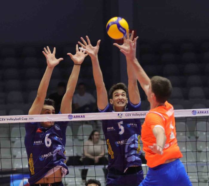 Cev Volleyball Cup: Neftohimik Burgas: 0 - Arkas Spor: 3