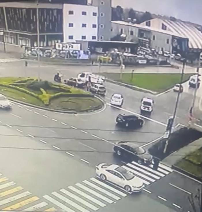 Otomobilin Çarptığı Kadın Yaralandı, Kaza Anı Kamerada