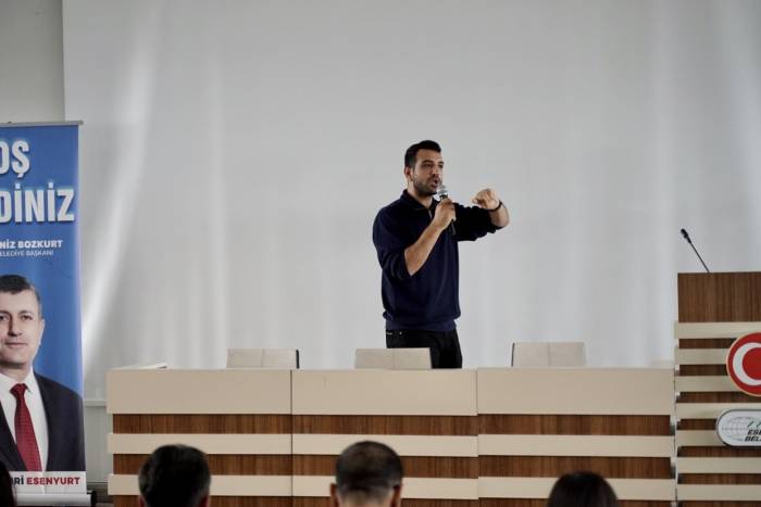 Esenyurtlu Öğrencilere “Bu Yol Üniversiteye Gider” İsimli Sempozyum Düzenlendi