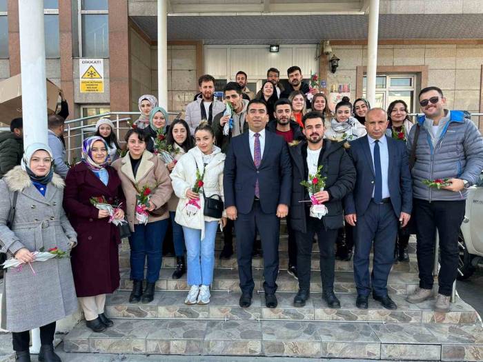 Yüksekova’da Öğretmenler Kahvaltıda Bir Araya Geldi