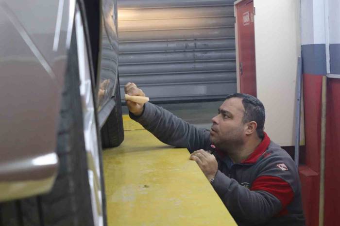 İkinci El Araç Piyasası Düştü, Ekspertizler Sinek Avlıyor