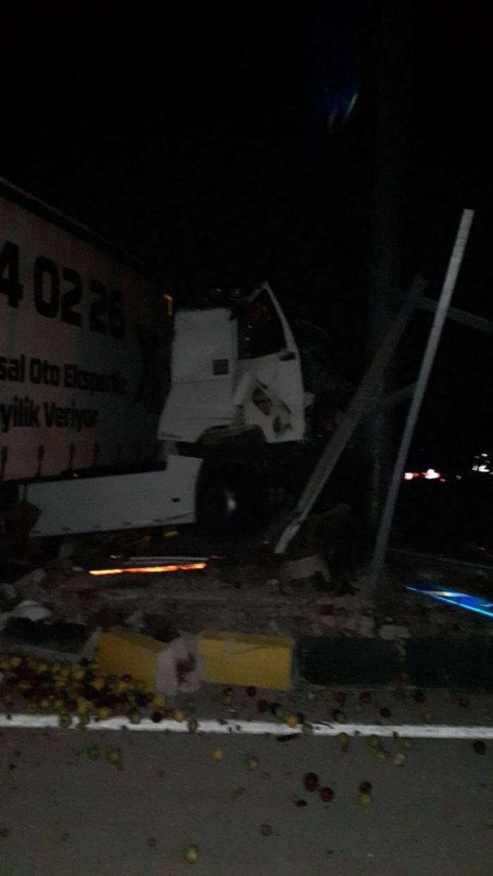 Isparta’da Tır İle Kamyonet Çarpıştı: 1 Ölü, 1 Yaralı