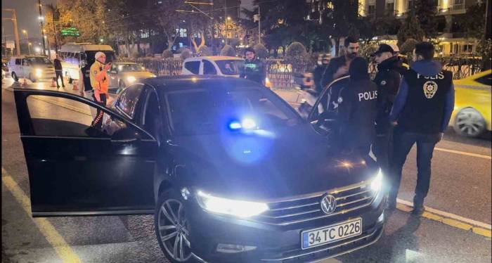 İstanbul’da Çakar Kullanan Sürücüye 4 Bin 64 Tl Ceza