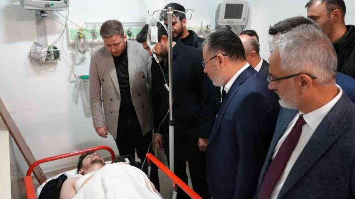 Rektör Kırışık, Kazada Yaralanan Öğrenciler Hakkında Bilgi Aldı