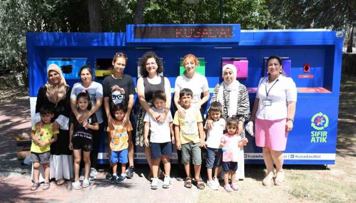 Kuşadalılar Mobil Atık Getirme Merkezi’ni Çok Sevdi