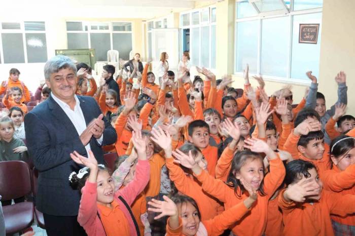 Kuyucak Belediyesi’nden Minikler İçin Gösteri