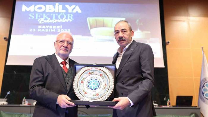 Ak Parti Genel Başkanvekili Elitaş: “Ekonominin Bir Dengeyle Devam Etmesi Gerekir”