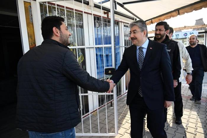 Osmaniye’de Depremzede Esnaf İçin Kurulan 104 Konteynerlik Çarşı Tamamlandı