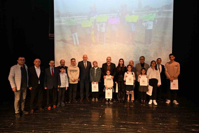 Salihli’de Çocuklar Günü’nde Anlamlı Etkinlik