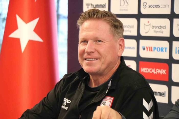 Gisdol: "Beşiktaş Maçından Galibiyetle Ayrılmak İstiyoruz"