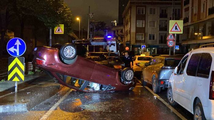 Şişli’de Sürücü Dehşeti: Patlak Lastiğe Aldırış Etmeden Yola Devam Etti, Refüje Çıkarak Takla Attı