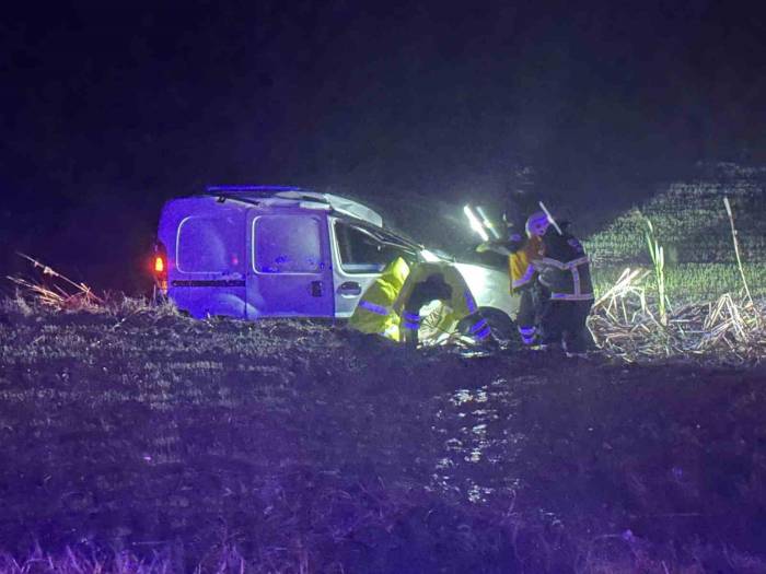 Yoldan Çıkan Araç Tarlaya Uçtu