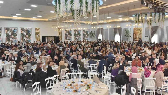 Tekkeköy Belediyesi’nden Öğretmenler İçin Coşkulu Kutlama