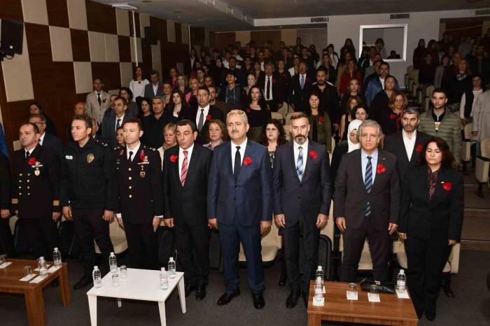 Kuşadası’nda Öğretmenler Günü Kutlandı