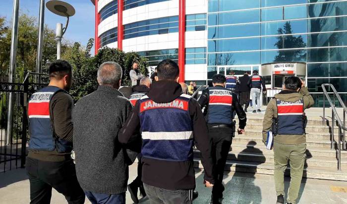 Teröristlere Silah Ve Mühimmat Temin Eden 3 Kişi Tutuklandı