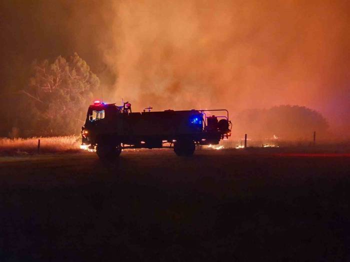 Avustralya’nın Perth Kentindeki Yangında 8 Ev Daha Kül Oldu