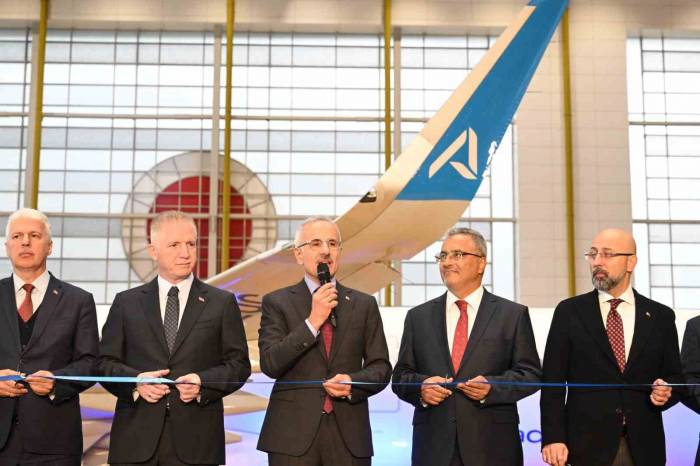 Bakan Uraloğlu: "Küresel Bir Havacılık Merkezi Olduk"