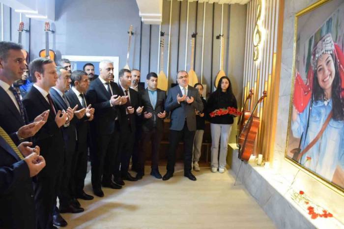 Şehit Öğretmen Şenay Aybüke Yalçın Batman’da Öğretmenler Günü’nde Anıldı