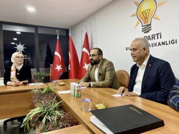 Başkan Yaman, Ak Parti Bilecik Merkez İlçe Başkanlığı Haftalık Olağan Toplantısına Katıldı