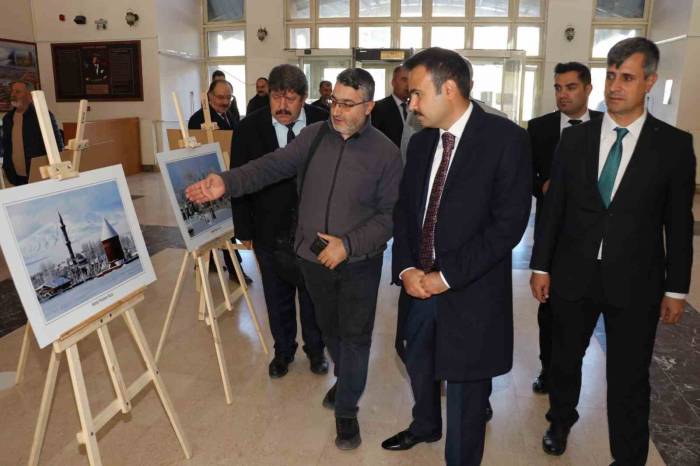 Ahlat’ta ‘Her Yönüyle Ahlat’ Fotoğraf Sergisi Açıldı