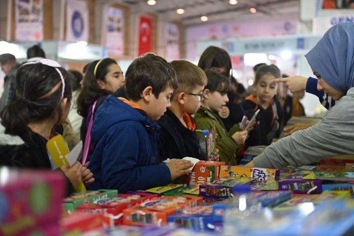 Çorum Kültür Günleri Ve Kitap Fuarı Başladı