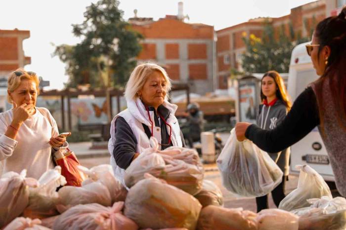 Didim Belediyesi, Yetiştirdiği Ürünleri Ücretsiz Dağıtıyor
